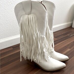 White cowgirl boots with fringes - 7M